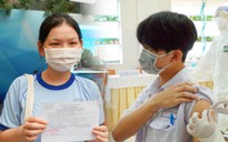 Học sinh TP.HCM phấn khởi ngày đầu tiêm vắc xin Covid-19: "Sắp được đến trường rồi!"