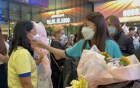 Huỳnh Như và các cô gái vàng được chào đón khi trở về TP.HCM