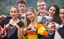 Đoàn vũ công Ukraine tham gia Khát vọng trẻ 8 khám phá Vịnh Hạ Long