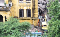 Sập nhà cổ ở Hà Nội: 35 người thoát chết trong may mắn