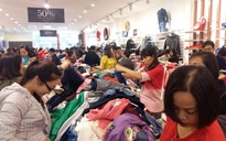 Ngày Black Friday: Chen lấn nghẹt thở mua quần áo giảm giá