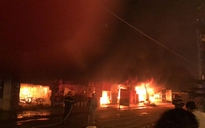 Cháy lớn tại khu ăn uống, 4 cửa hàng bị thiêu rụi