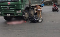 Xe máy kẹp 3 va chạm với xe tải, bé trai 2 tuổi tử vong thương tâm