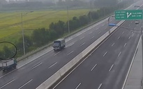 Xe tải chạy ngược chiều 4km trên cao tốc Hà Nội - Hải Phòng