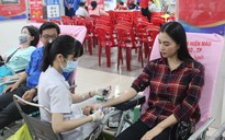 Hoa hậu Trần Tiểu Vy hiến máu tình nguyện trong mùa dịch Covid-19