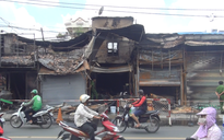 5 cửa hàng bốc cháy lúc rạng sáng, người dân phá mái nhà thoát thân