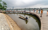 Bị phạt 15 triệu đồng vì kích điện rà cá ngay cầu bán nguyệt sông Hương