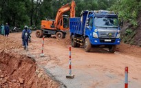 Thừa Thiên - Huế: Sạt lở diện rộng sau mưa lớn, lũ 'ngâm' dai dẳng nhiều vùng