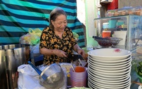 Nằm sâu trong hẻm, ‘phở bà già’ hơn 40 năm hào phóng 'nhất Sài Gòn'