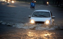 TP.HCM tăng cường đảm bảo an toàn giao thông mùa mưa bão