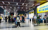 Bát nháo hoạt động đón khách tại sân bay Tân Sơn Nhất