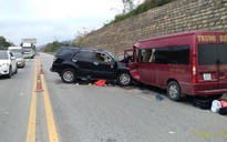 Xe khách va chạm xe 7 chỗ trên cao tốc Nội Bài - Lào Cai, 9 người bị thương