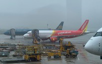 Liên tiếp các vụ lái xe chạy ‘cắt mặt’ máy bay trong sân bay Nội Bài