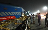 Tàu hỏa đâm vào xe chở gỗ tại Hà Nam