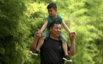 Dân số giảm, nhiều thành phố Trung Quốc tung tiền khuyến khích sinh con