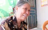 Cụ bà 78 tuổi đạp xe đến trụ sở xã ủng hộ tiền chống dịch Covid-19 gây xúc động