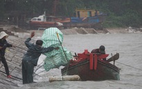 Người dân ven biển tỉnh Thanh Hóa hối hả phòng, chống bão số 7