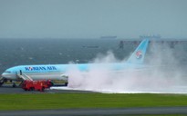 Máy bay Korean Air bốc khói trên đường đến Nhật