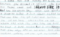 Bé trai 10 tuổi viết thư cảm ơn cảnh sát vì dừng xe của mẹ
