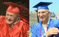 Hai cụ ông 95, 85 tuổi nhận bằng tốt nghiệp trung học tại Mỹ