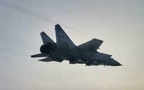 Tiêm kích MiG-31 của Nga lần đầu bay qua điểm cực Bắc địa cầu