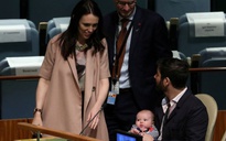 Nữ Thủ tướng New Zealand nói 'đời là thế' khi hoãn kết hôn vì Omicron