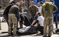 Chiến sự Ukraine ngày thứ 44: Nga ‘tổn thất đáng kể’, oanh kích đẫm máu ga tàu
