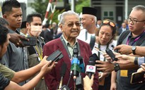 97 tuổi, cựu Thủ tướng Malaysia Mahathir Mohamad vẫn ra tranh cử
