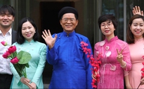 Đại sứ Hàn Quốc mặc áo dài, hát Khúc xuân chúc mừng năm mới bằng tiếng Việt