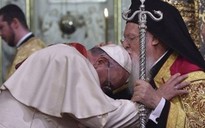 Người mở toang cửa Vatican: Chúc lành thầm lặng