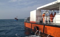 Ứng cứu tàu cá Bình Định gặp nạn trên biển