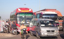 Kẹt xe nghiêm trọng trong ngày đầu thu phí cầu Đồng Nai