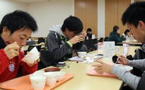 Nhiều trường tại Nhật bán điểm tâm giá thấp cho sinh viên