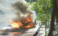 Xe máy cháy rụi khi đang chạy trên QL1A, một người thoát chết