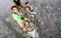Rộ chụp ảnh 'tự sướng' trên tòa nhà chọc trời ở Trung Quốc