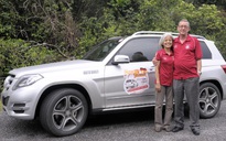 Đôi vợ chồng U.60 lái xe lên Everest