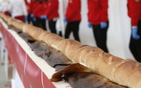 Ổ bánh mì baguette dài 122m