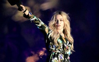 Madonna hát 'Like a prayer' tưởng nhớ nạn nhân vụ khủng bố ở Paris
