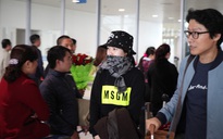 'Nữ hoàng phòng vé' xứ Hàn trùm khăn che kín mặt khi sang Việt Nam