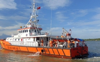 Tàu nước ngoài vớt 2 thuyền viên Việt Nam trôi dạt trên biển