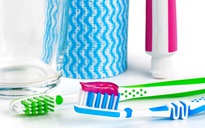 Hiểm họa từ việc dùng chung bàn chải đánh răng