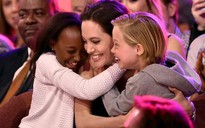 Angelina Jolie tiếp tục được quyền tạm thời nuôi 6 con