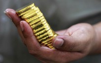 Bê bối chính trị tại Mỹ đẩy giá vàng tiếp tục tăng
