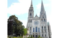 Chartres - những mảnh kính ghép màu