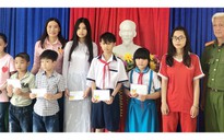 Trao học bổng Nguyễn Thái Bình - Báo Thanh Niên cho học sinh Cà Mau
