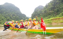 Victor Vũ và đoàn phim 'Người bất tử' chinh phục hang động Tú Làn