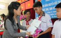 VWS tặng học bổng cho học sinh nghèo