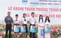 Trao học bổng, xe đạp cho học sinh nhân ngày khai trường