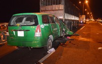 Taxi đâm đuôi xe tải trên dốc cầu Cần Thơ, 3 người tử vong