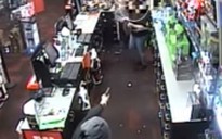 Truy xét nghi phạm dùng vật nghi súng cướp tại cửa hàng điện thoại